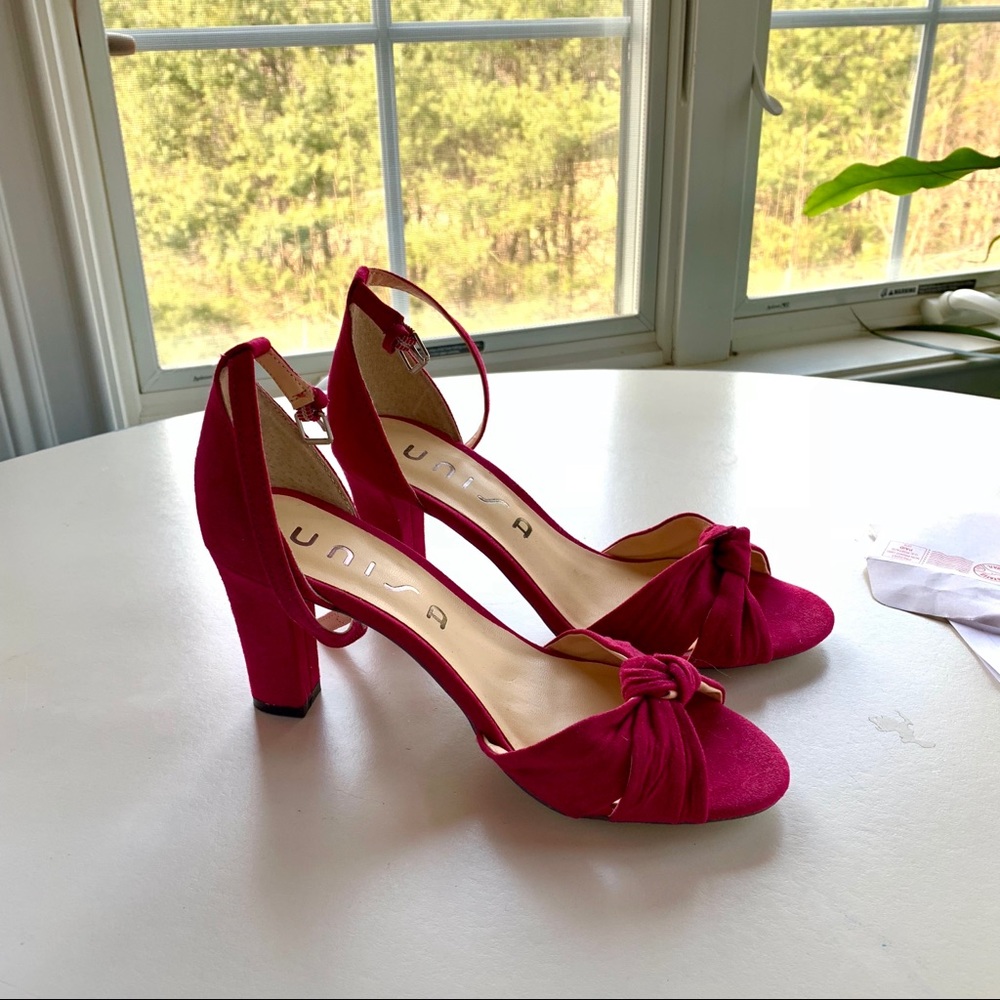 Unisa 6.5 Spring Berry Heel Sandal Like New